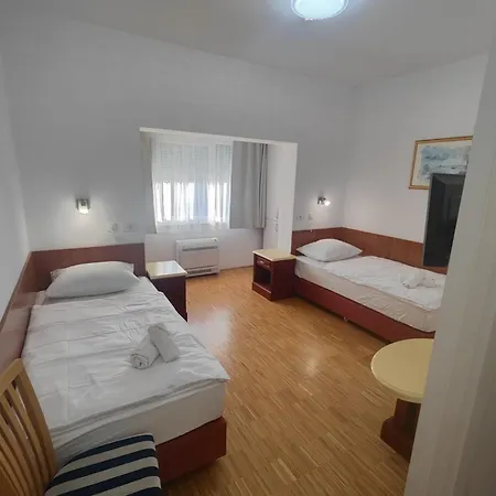 Jelena Hotel 3*