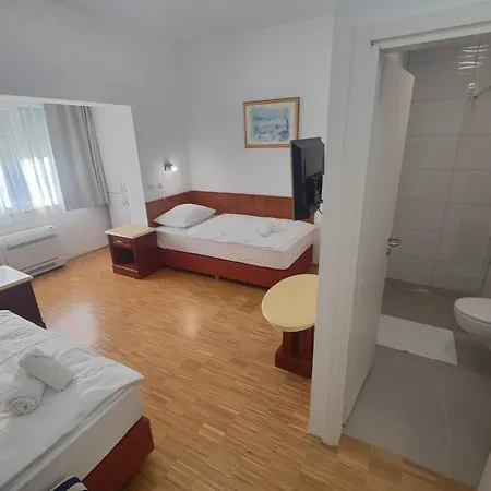 Jelena Hotel 3*